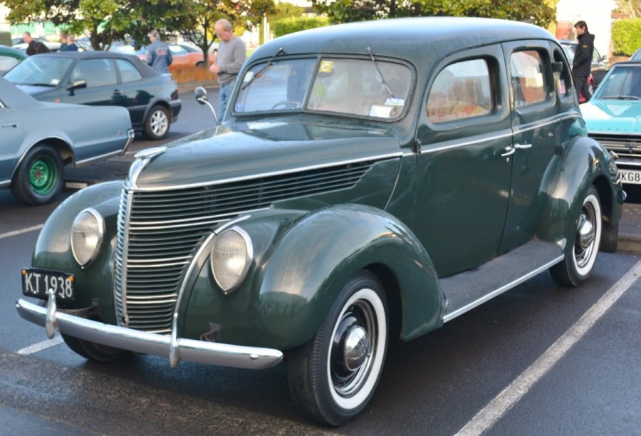1938_Ford_V8_(14610287655).jpg