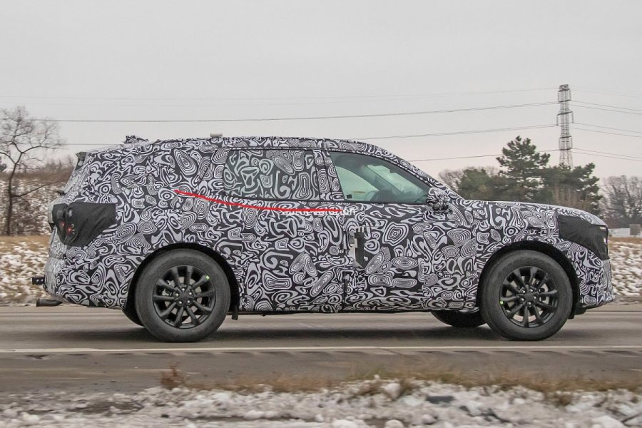 new-ford-suv-prototype-spied-could-revive-fusion-moniker_25.jpg