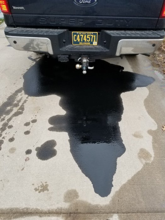 vacuum pump oil leak .jpg