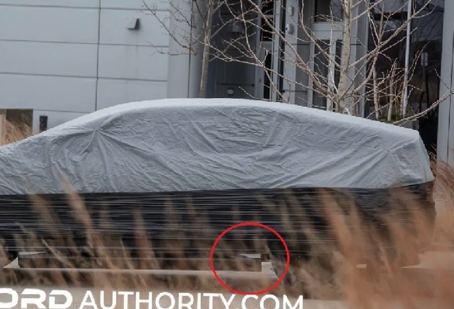Mysterious-Ford-or-Lincoln-Mockup-Spy-Shots-February-2023-Exterior-003.thumb.jpg.62a519032d2d9280089f98b27e10a013.jpg
