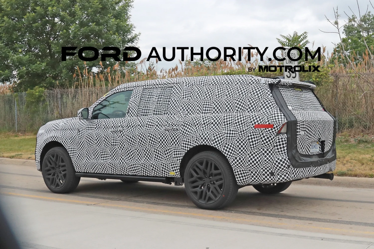 2025 Lincoln Navigator Spied - Ford Motor Company Discussion Forum