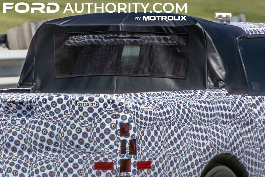 Ford-EV-Pickup-Prototypy-Spy-Shots-July-2026-Exterior-021-rear-window (1).jpg